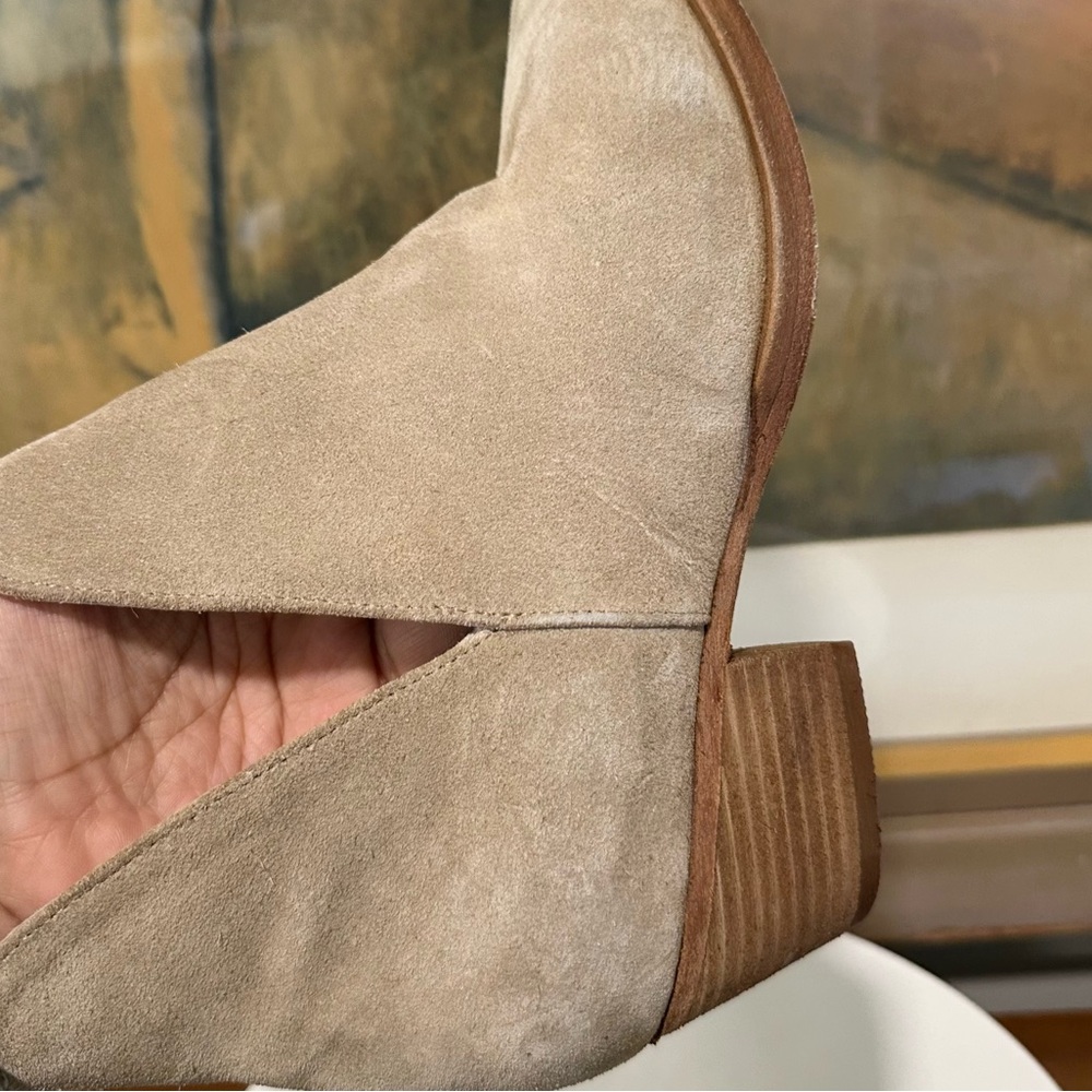 🌸FREE PEOPLE🌸 Charm Double V Camel Suede Ankle Boot Size: 36.5 - Picture 11 of 14